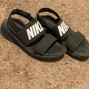 Nike Sandels